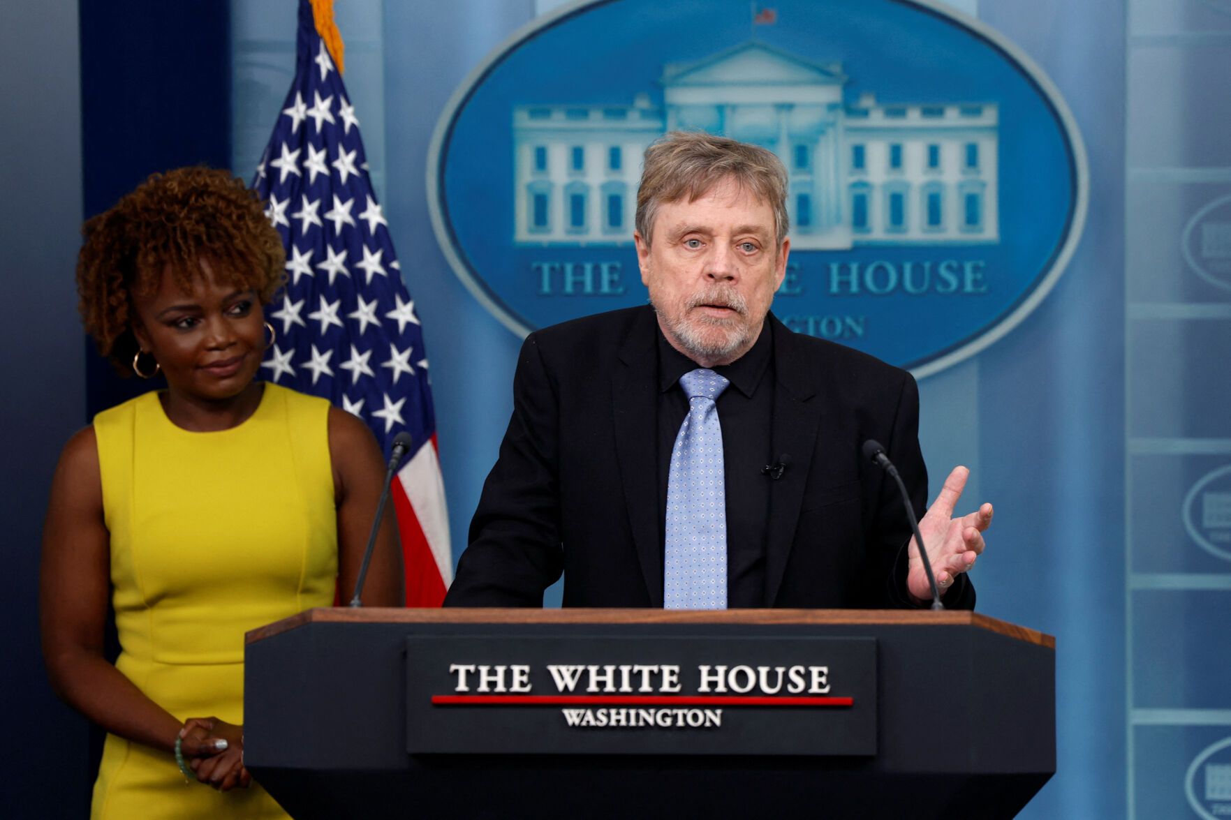 'Star Wars' actor Mark Hamill drops by White House for a visit with 'Joe-bi-Wan Kenobi'